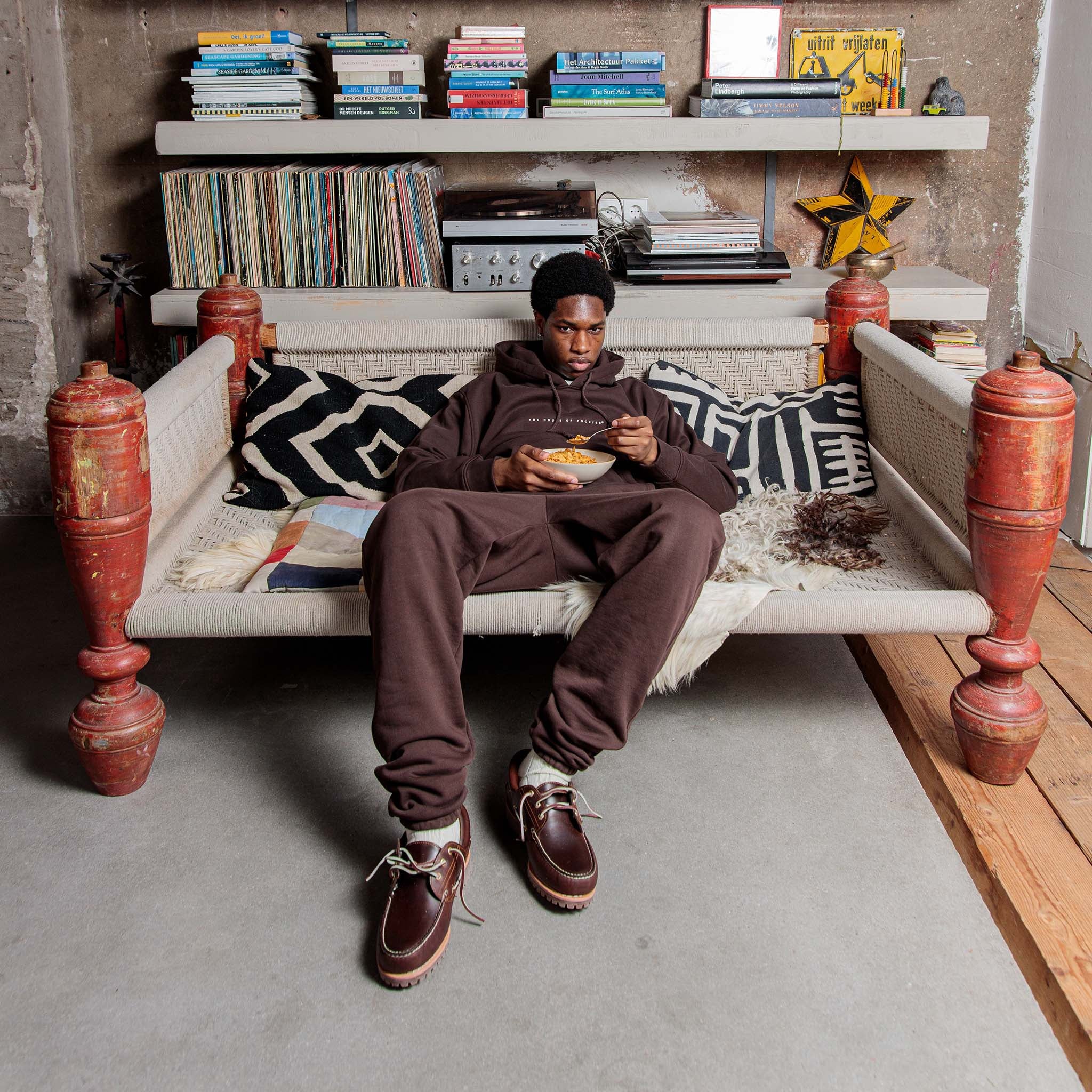 Daniel: 186CM/6'1/80KG wearing size L.